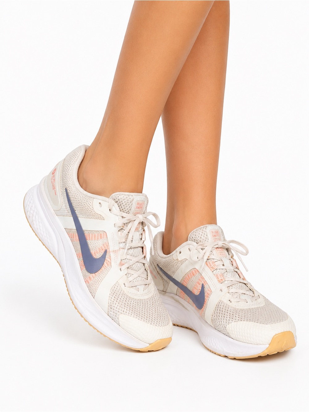 Nike Women's Run Swift 2 Size 11‎ Summit White/Ashen Slate-Crimson Tint